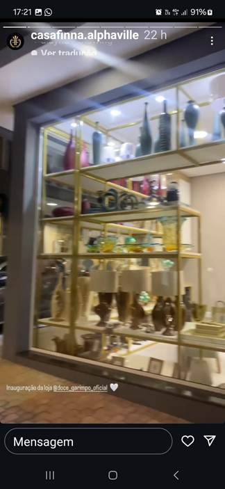 A shelf with glass shelves and vases

Description automatically generated